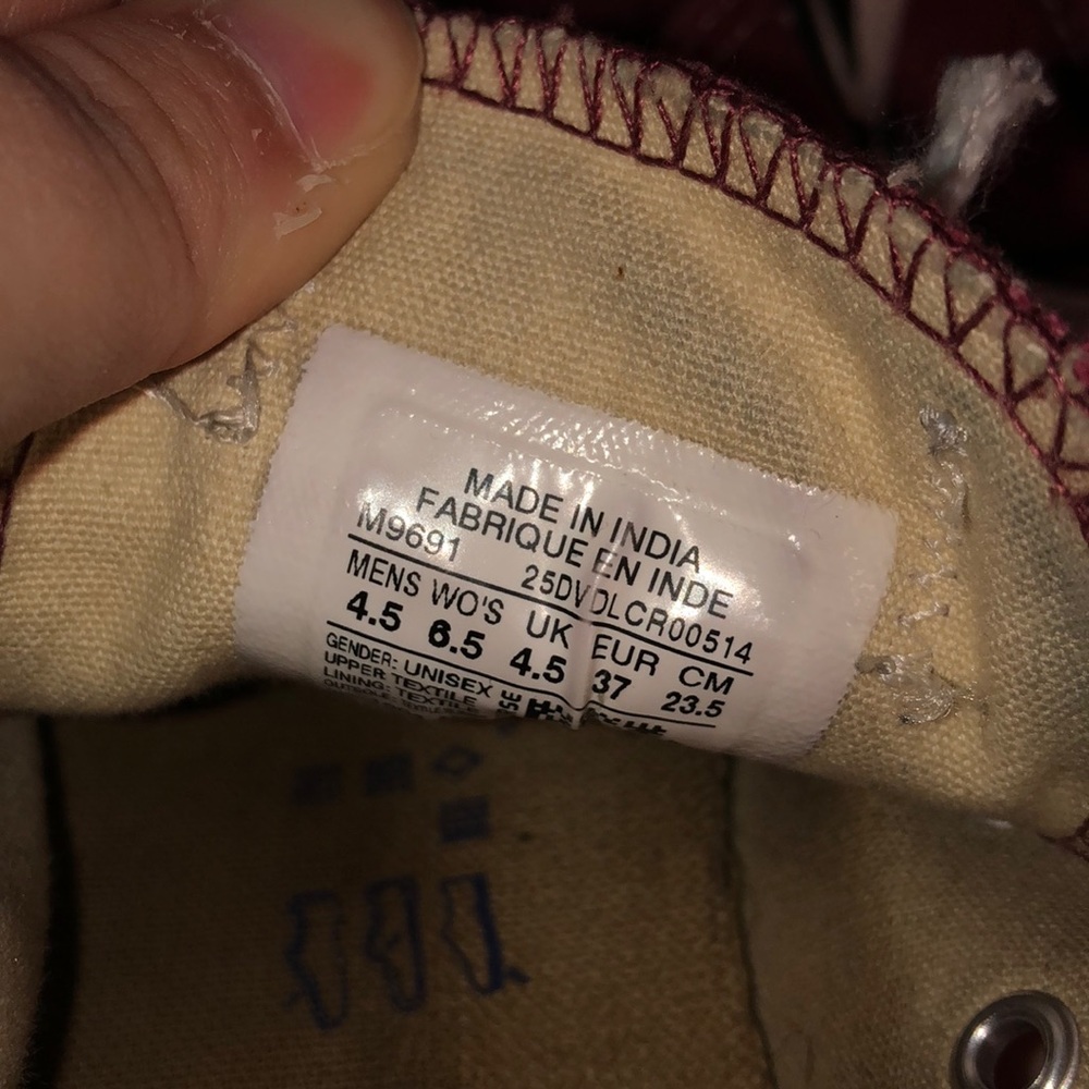 maroon converse - Picture 2 of 2